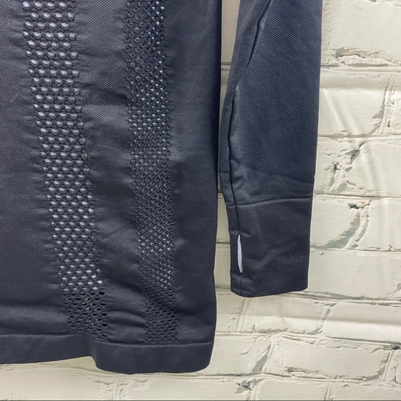 Athleta stretch long sleeve with grey liner - Picture 3 of 9